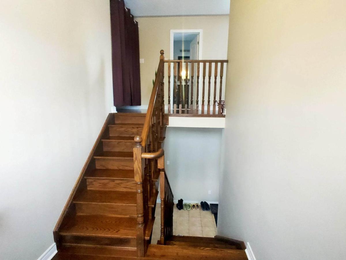Affordable Room With Free Parking In Newmarket On Exterior foto