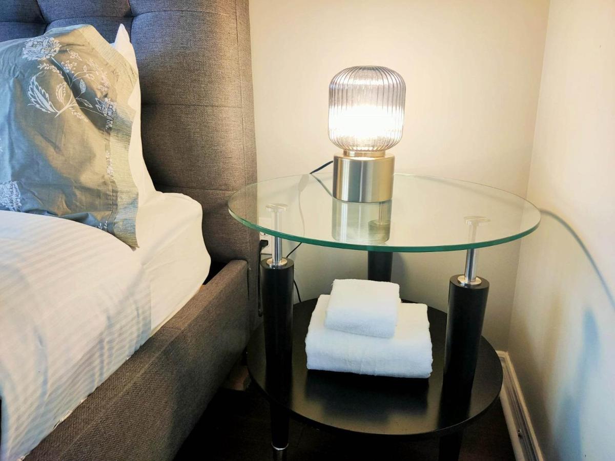 Affordable Room With Free Parking In Newmarket On Exterior foto