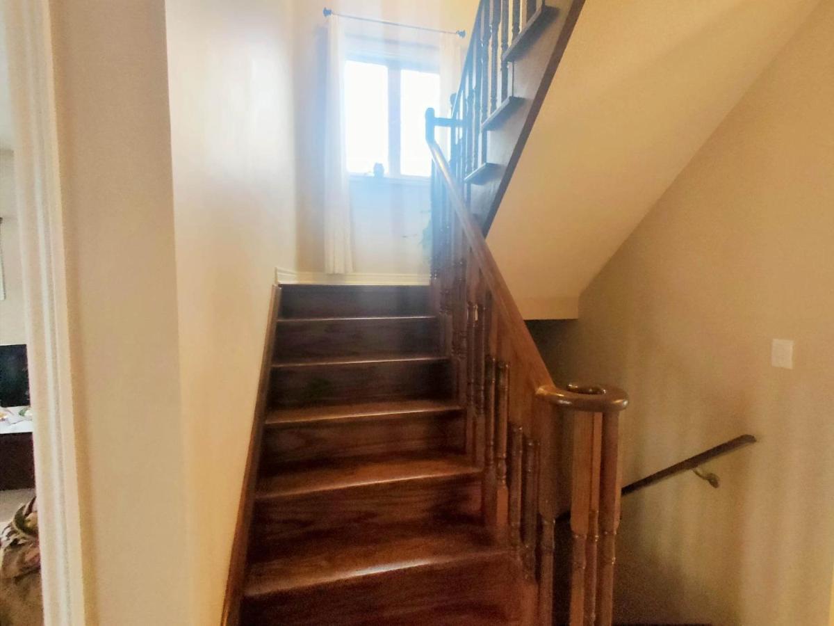 Affordable Room With Free Parking In Newmarket On Exterior foto