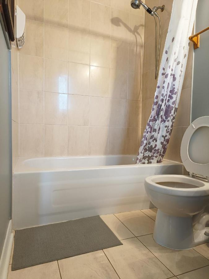 Affordable Room With Free Parking In Newmarket On Exterior foto