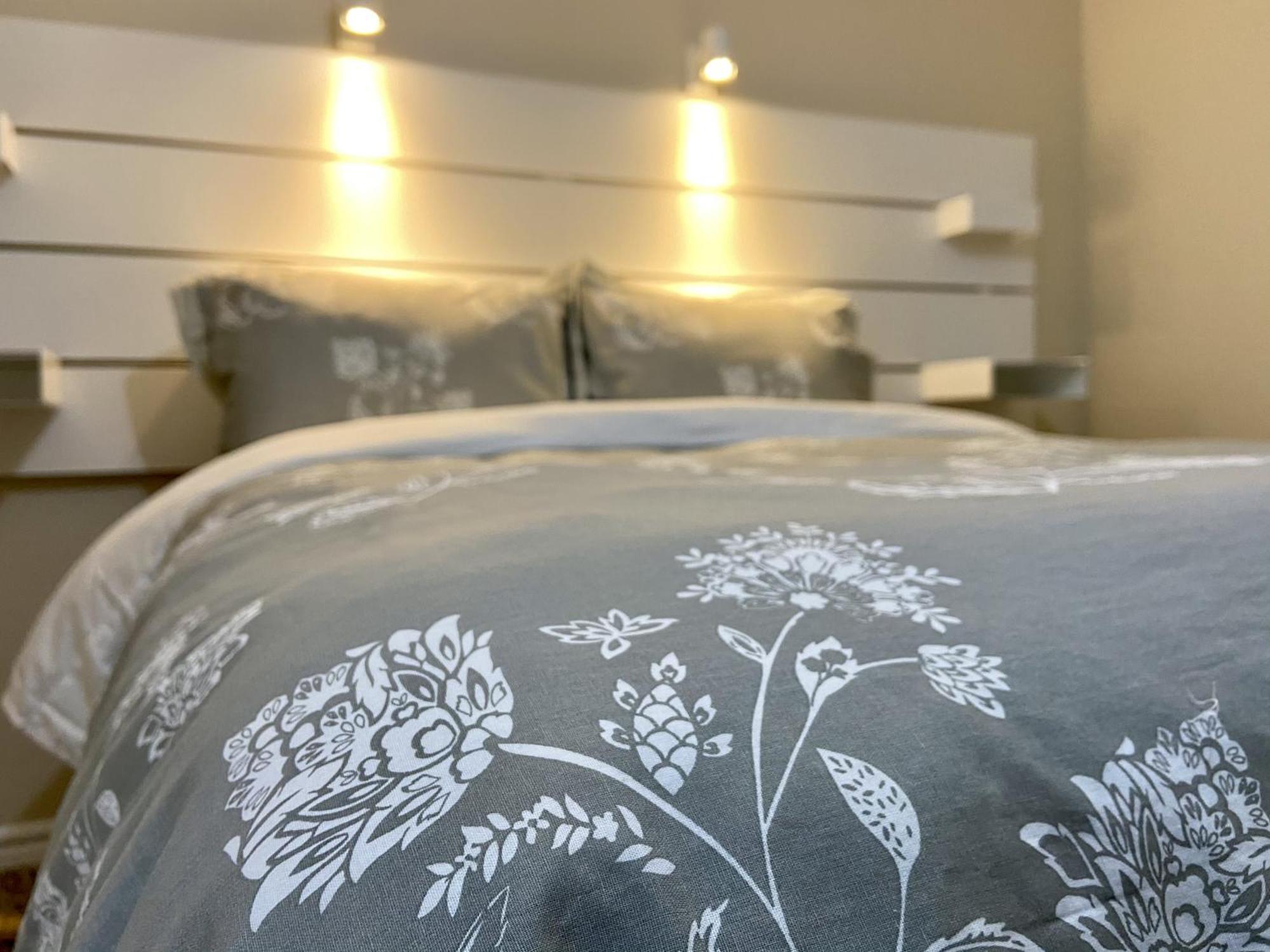 Affordable Room With Free Parking In Newmarket On Exterior foto